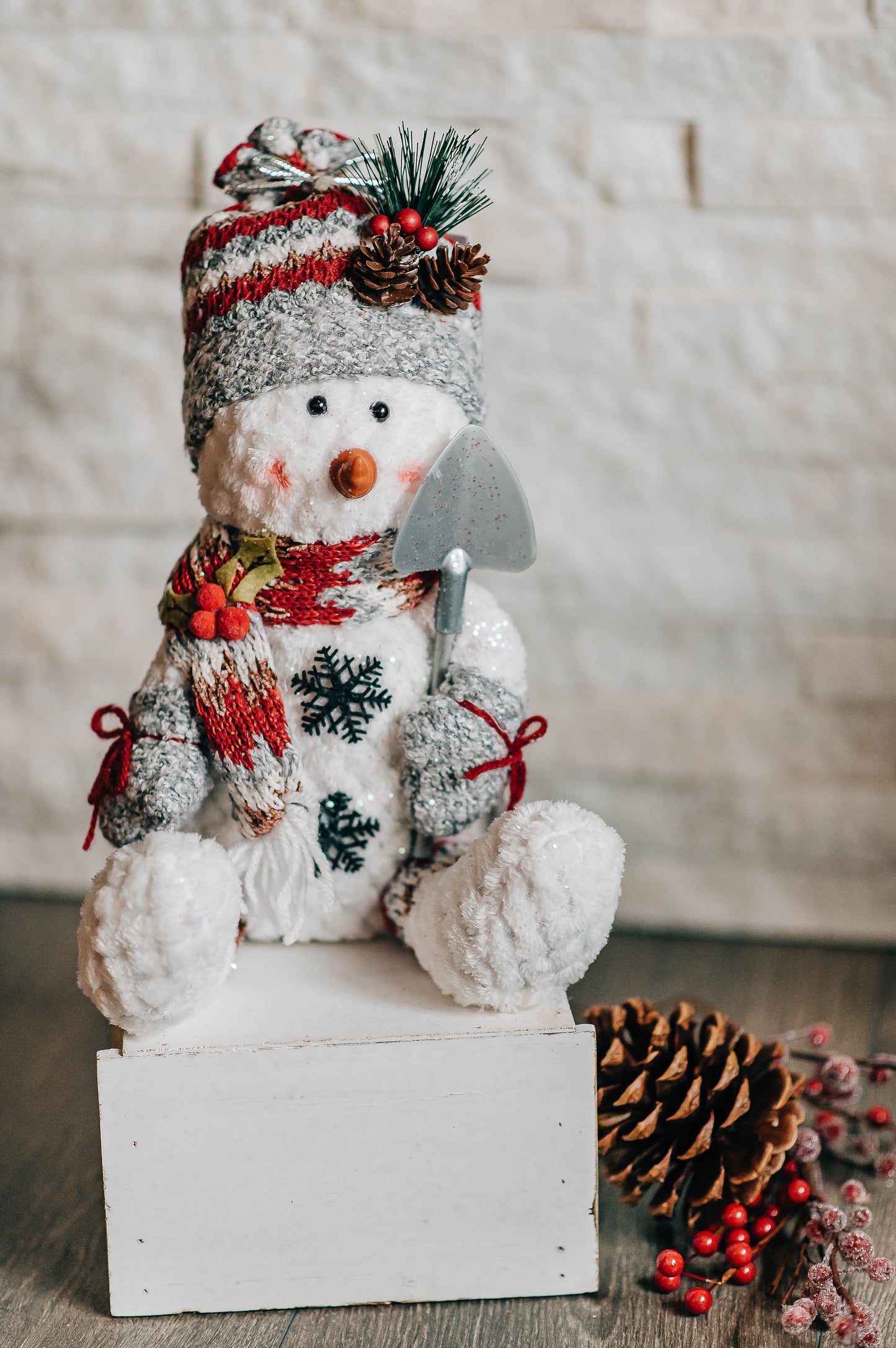 Assorted Snowmen Seated- Red & White *NEW*